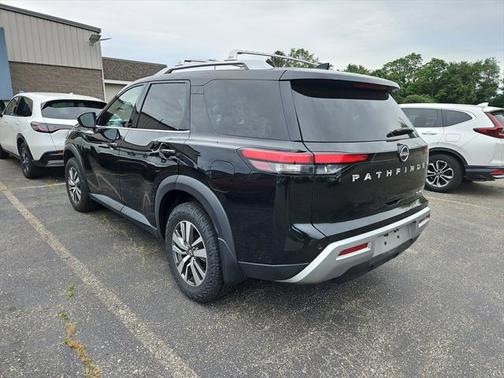 2022 Nissan Pathfinder SL 4WD