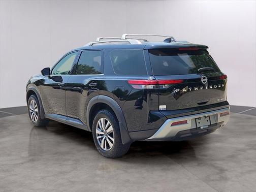 2022 Nissan Pathfinder SL 4WD