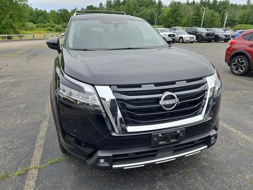2022 Nissan Pathfinder SL 4WD