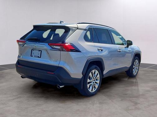 Silver Sky Metallic 2021 Toyota RAV4 XLE Premium