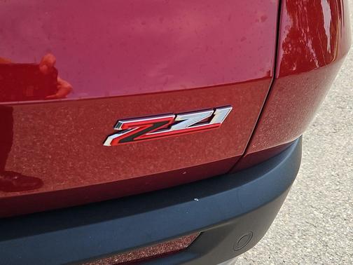 Radiant Red Tintcoat 2025 Chevrolet Traverse AWD Z71