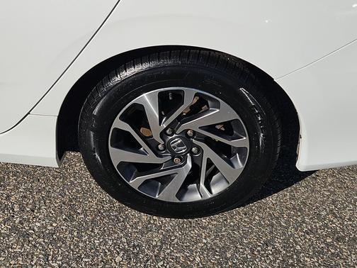 White 2017 Honda Civic EX