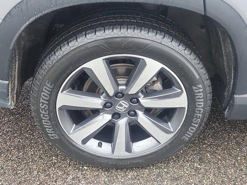 Lunar Silver Metallic 2023 Honda Pilot AWD Elite