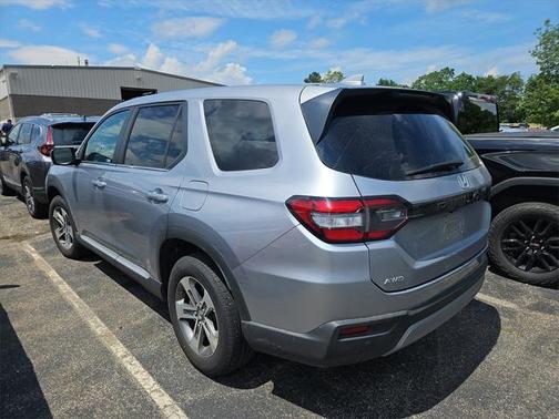 2023 Honda Pilot AWD EX-L 8 Passenger