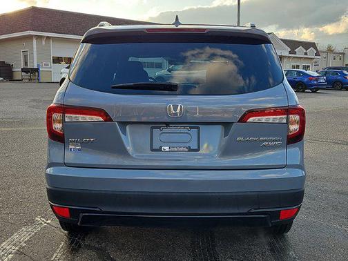 2022 Honda Pilot AWD Black Edition