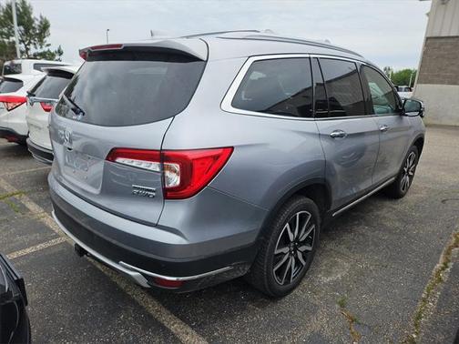 2022 Honda Pilot Touring 8-Passenger