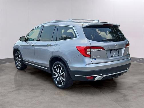 2022 Honda Pilot Touring 8-Passenger