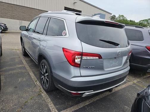 2022 Honda Pilot Touring 8-Passenger