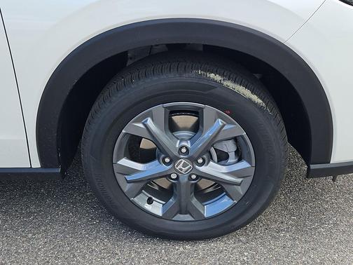 Platinum White Pearl 2027 Honda HR-V LX