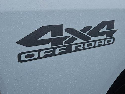 Bright White Clearcoat 2022 RAM 2500 Tradesman Crew Cab 4x4 6'4' Box
