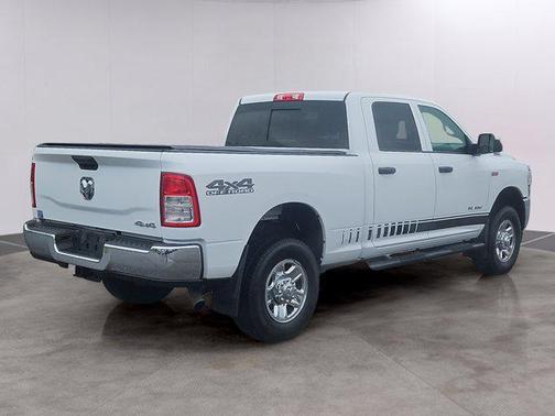 Bright White Clearcoat 2022 RAM 2500 Tradesman Crew Cab 4x4 6'4' Box