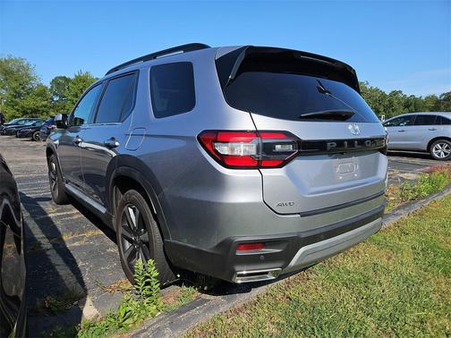 2023 Honda Pilot AWD Elite