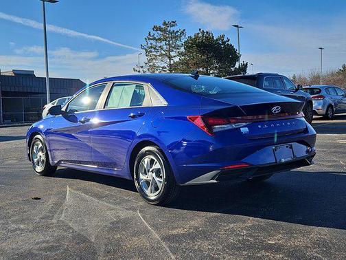 2023 Hyundai ELANTRA SE