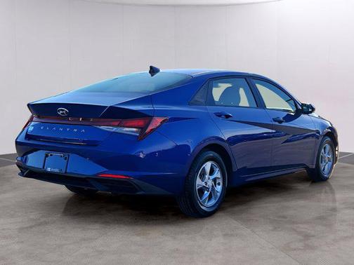 2023 Hyundai ELANTRA SE