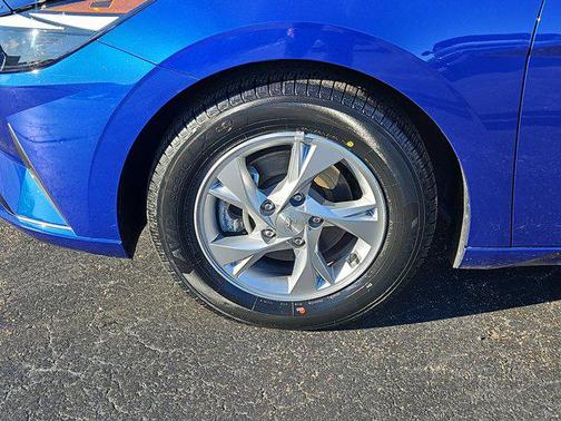 2023 Hyundai ELANTRA SE