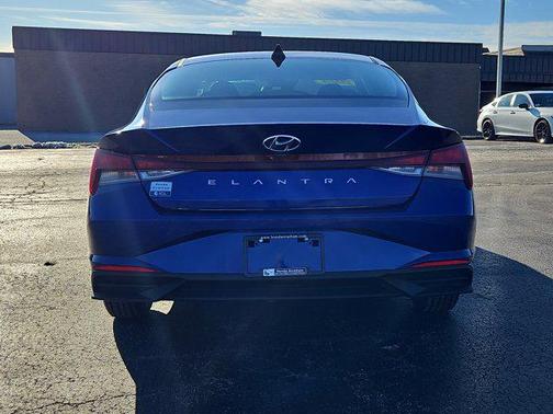 2023 Hyundai ELANTRA SE