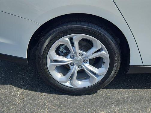 Platinum White Pearl 2025 Honda Accord LX 1.5T