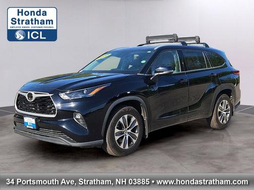 Midnight Black Metallic 2022 Toyota Highlander XLE