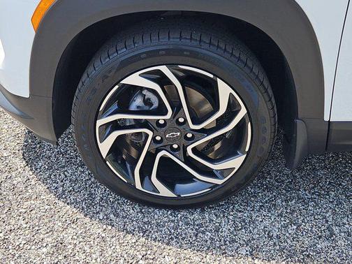 Summit White 2024 Chevrolet Trailblazer RS