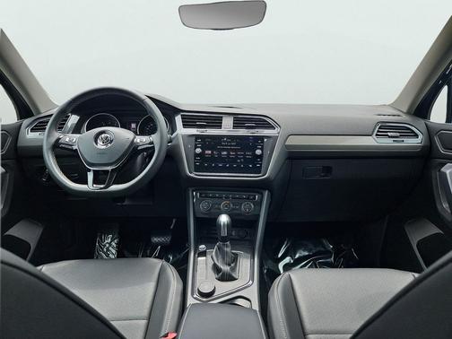 Deep Black Pearl 2021 Volkswagen Tiguan 2.0T SE 4MOTION