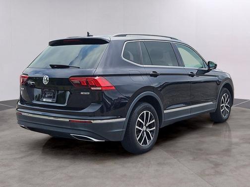 Deep Black Pearl 2021 Volkswagen Tiguan 2.0T SE 4MOTION