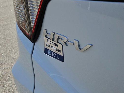 Platinum White Pearl 2021 Honda HR-V LX