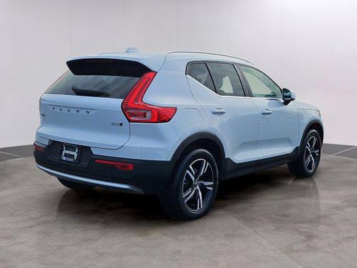 2024 Volvo XC40 B5 Core