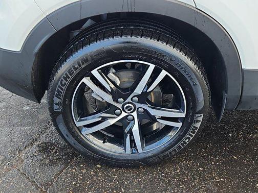 2024 Volvo XC40 B5 Core