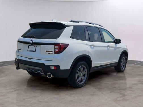 Platinum White Pearl 2024 Honda Passport AWD TrailSport