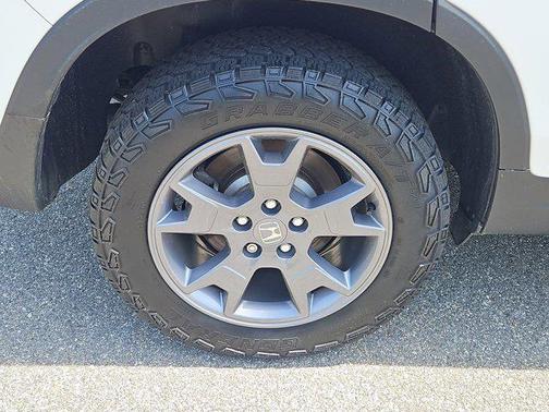 Platinum White Pearl 2024 Honda Passport AWD TrailSport