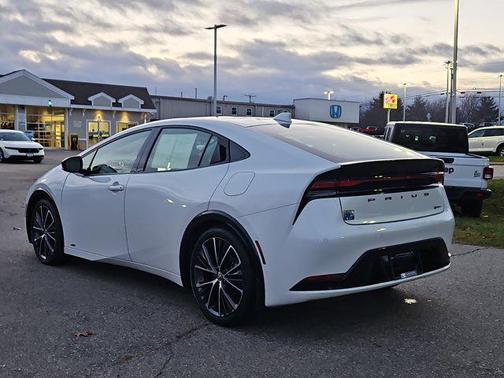 2024 Toyota Prius XLE