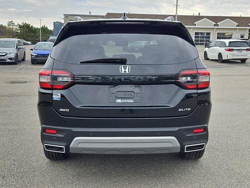 Crystal Black Pearl 2023 Honda Pilot AWD Elite