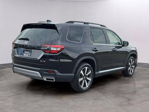 Crystal Black Pearl 2023 Honda Pilot AWD Elite