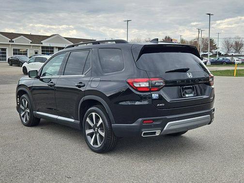 Crystal Black Pearl 2023 Honda Pilot AWD Elite