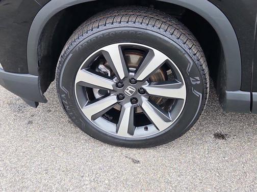 Crystal Black Pearl 2023 Honda Pilot AWD Elite