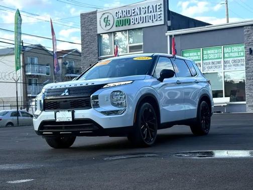 2023 Mitsubishi Outlander SE