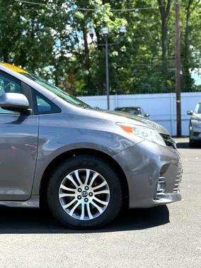 2018 Toyota Sienna XLE