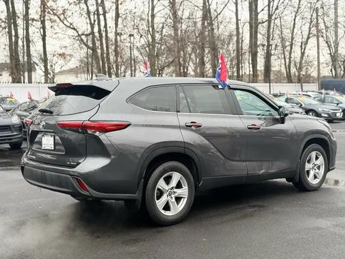 2021 Toyota Highlander LE