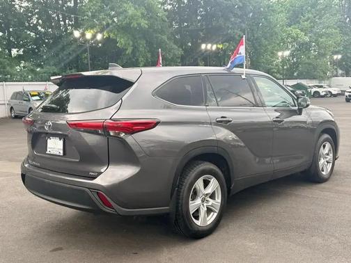 Magnetic Gray Metallic 2022 Toyota Highlander L