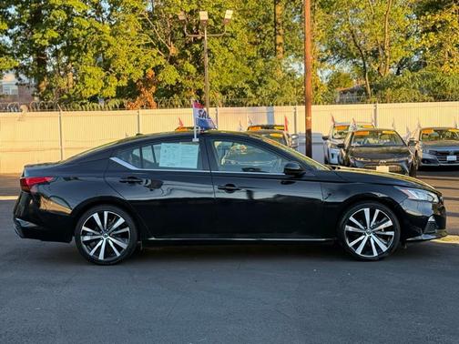 2022 Nissan Altima SR FWD