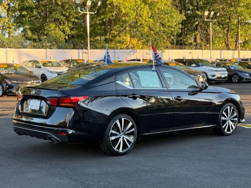 2022 Nissan Altima SR FWD