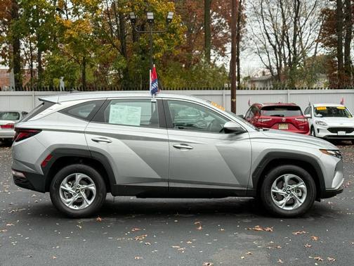 2022 Hyundai TUCSON SE