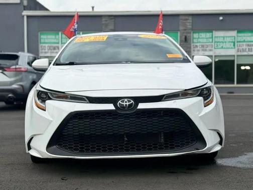 White 2022 Toyota Corolla LE