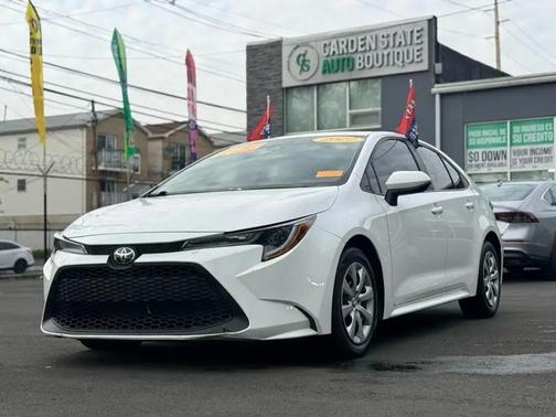 White 2022 Toyota Corolla LE