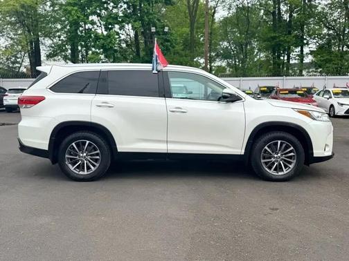 Blizzard Pearl 2019 Toyota Highlander XLE