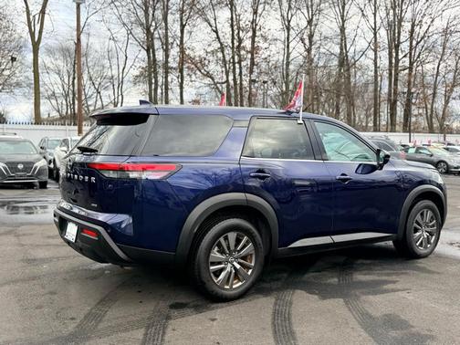 2022 Nissan Pathfinder S 4WD