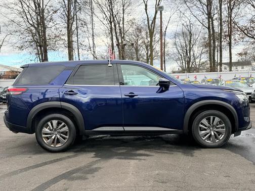 2022 Nissan Pathfinder S 4WD