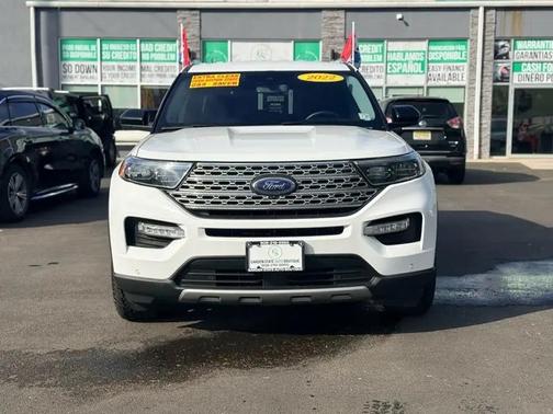White 2022 Ford Explorer Limited