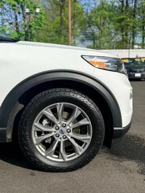 White 2022 Ford Explorer Limited