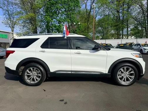 White 2022 Ford Explorer Limited